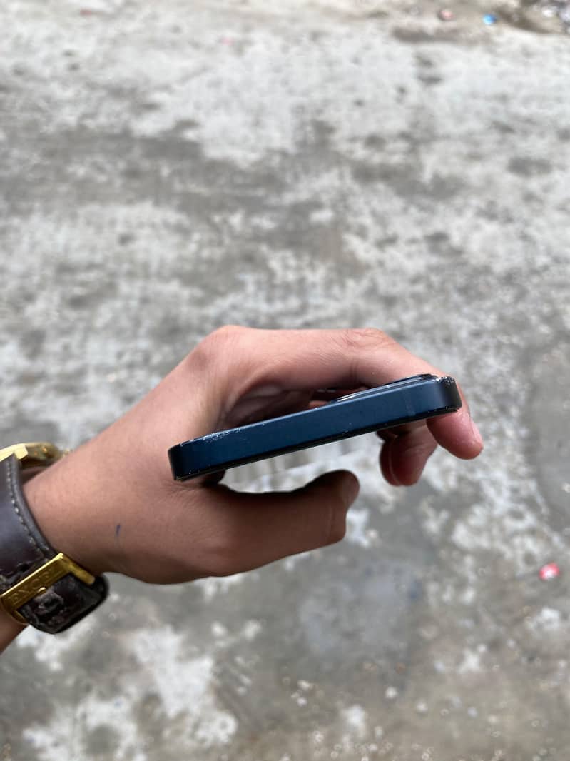 Apple iPhone 13 9