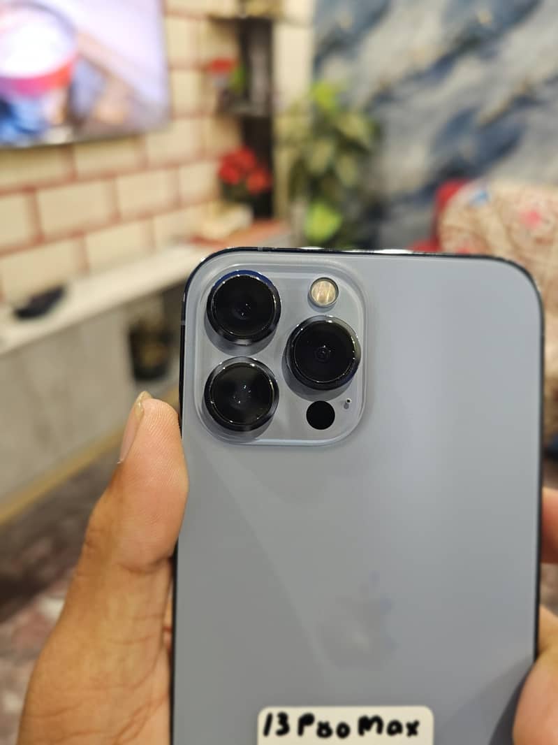 Apple iPhone 13 Pro Max 1