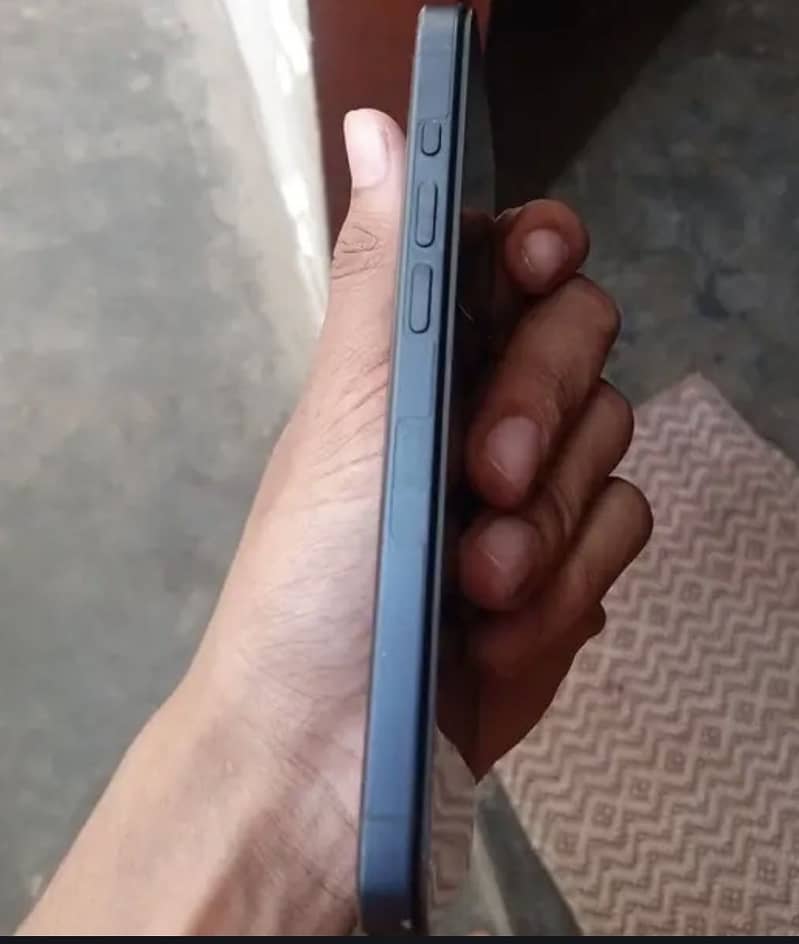Apple iPhone 15 Pro 0