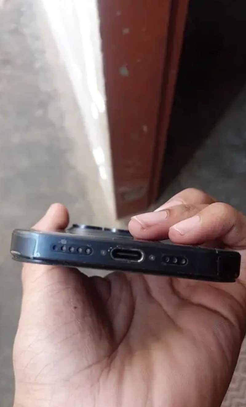 Apple iPhone 15 Pro 3