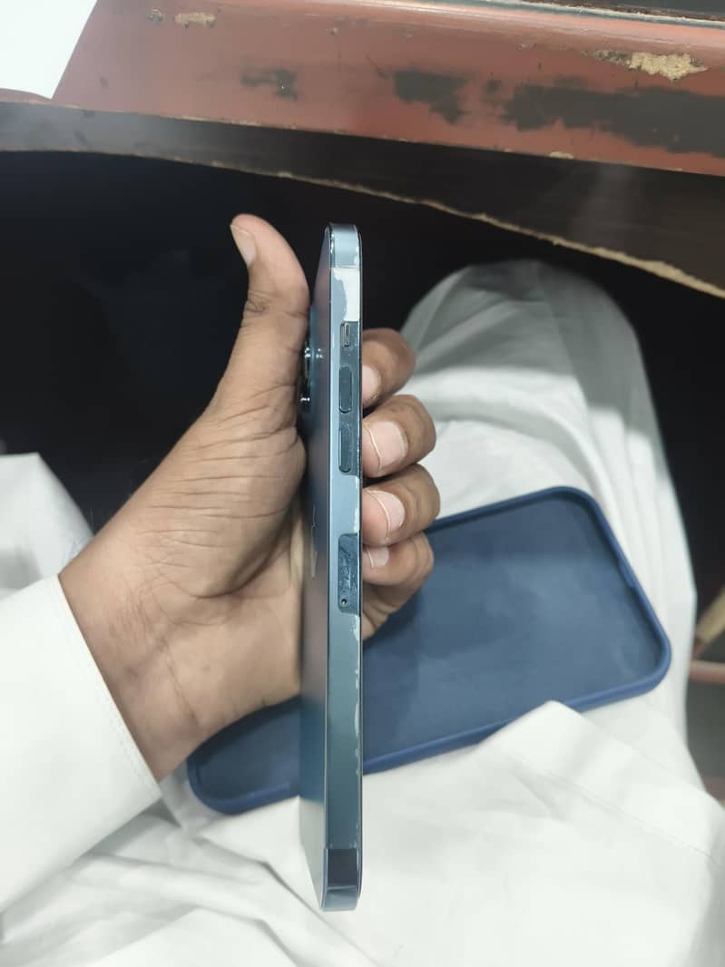 Apple iPhone 12 Pro Max 4
