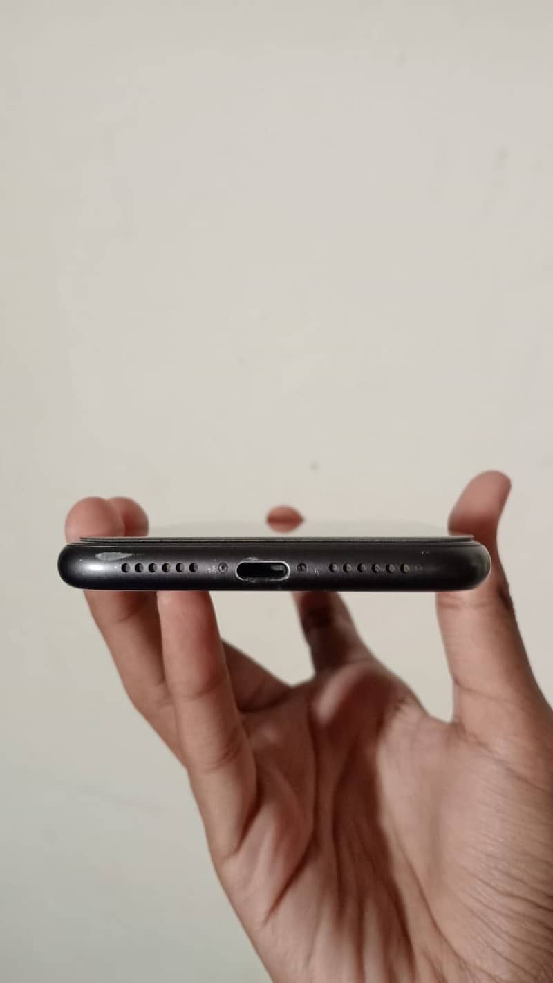 Apple iPhone 11 3