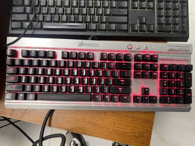 Gaming keyboards Corsair and Razer oranta chroma