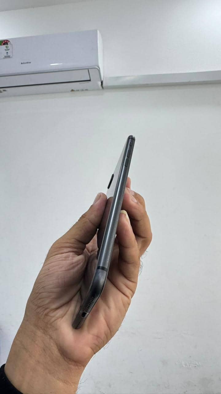 Apple iPhone 8 Plus simetime available 3