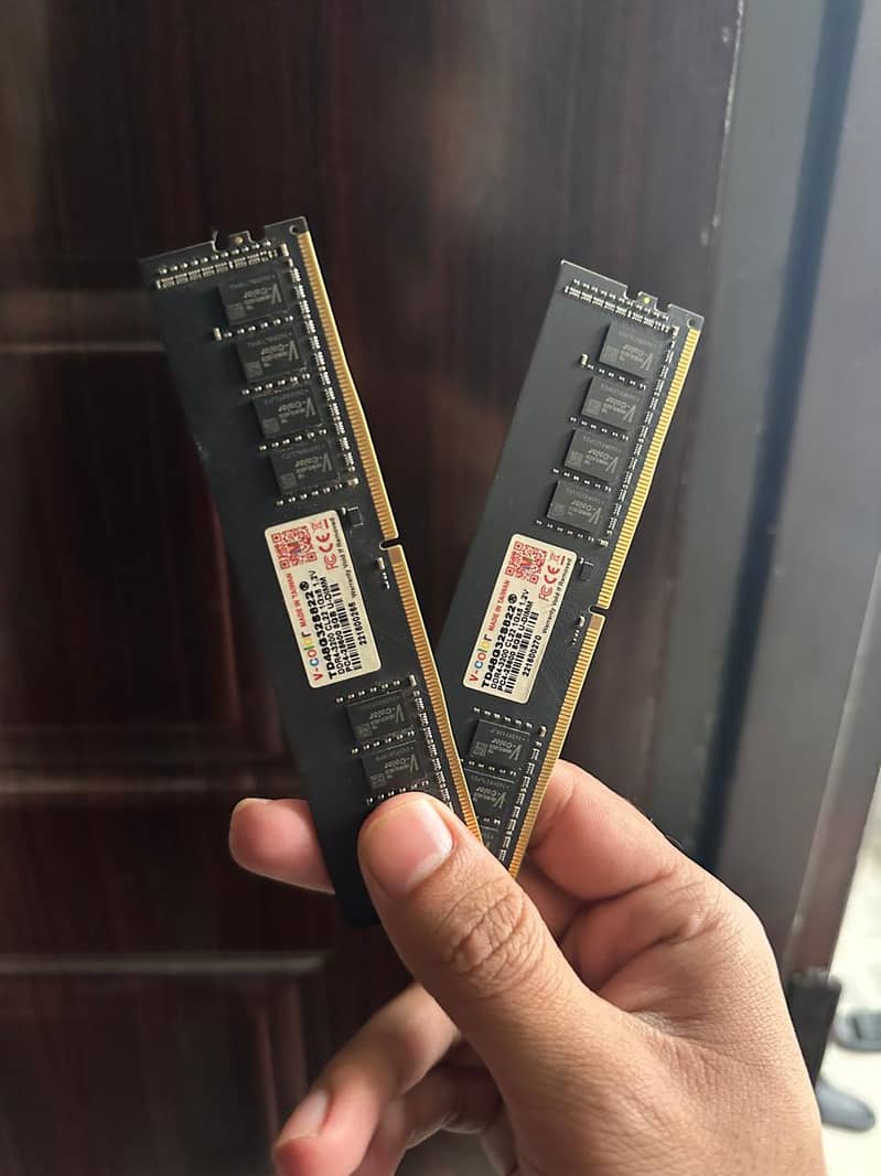 2x8GB DDR4 3200MT/s(mhz) V color RAM Almost new, few months used only ...