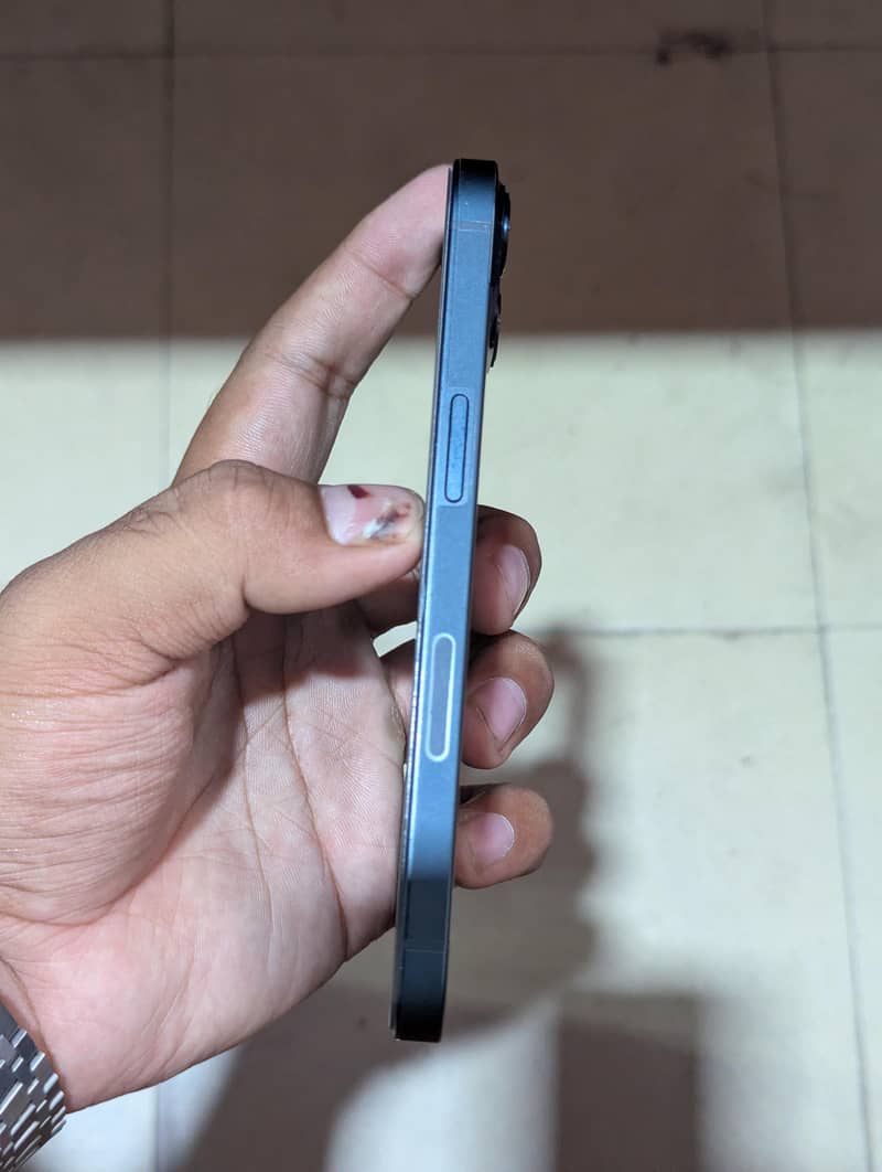 Apple iPhone 13 2