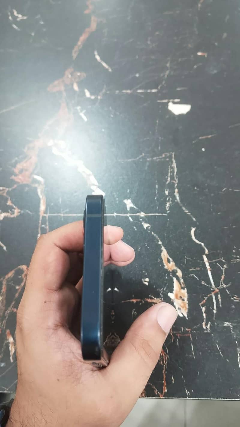 Apple iPhone 12 3