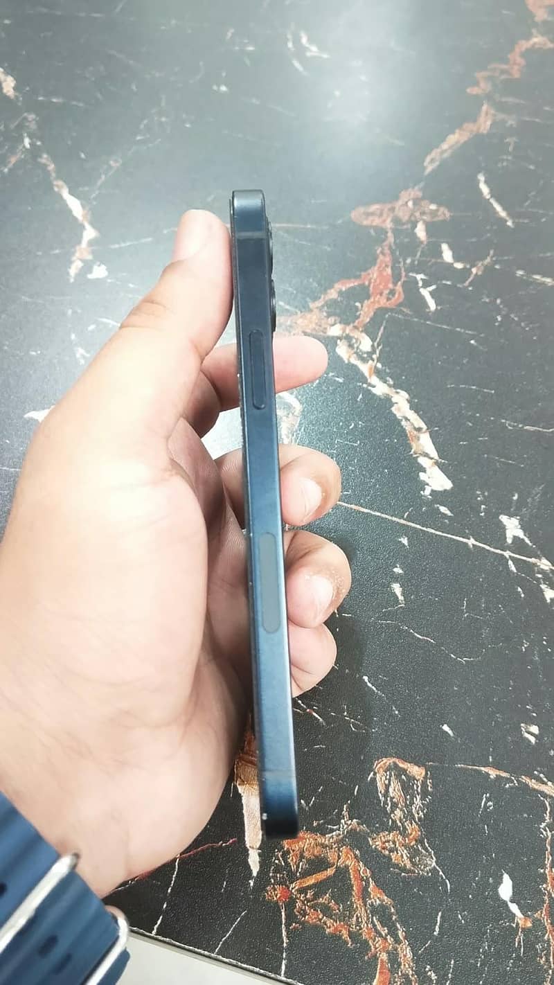 Apple iPhone 12 6