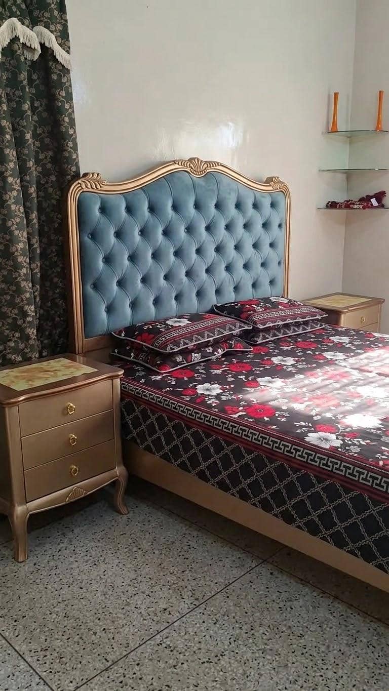 Bedset with side table 0