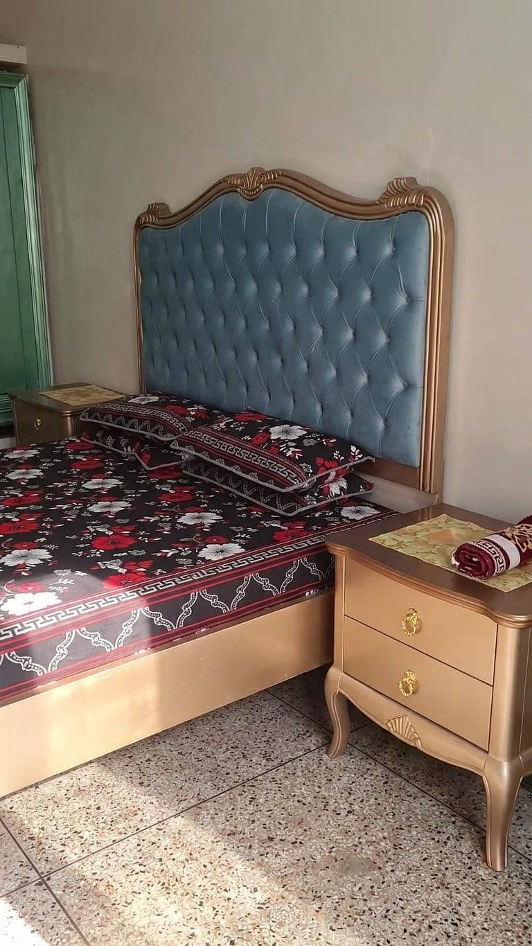 Bedset with side table 1