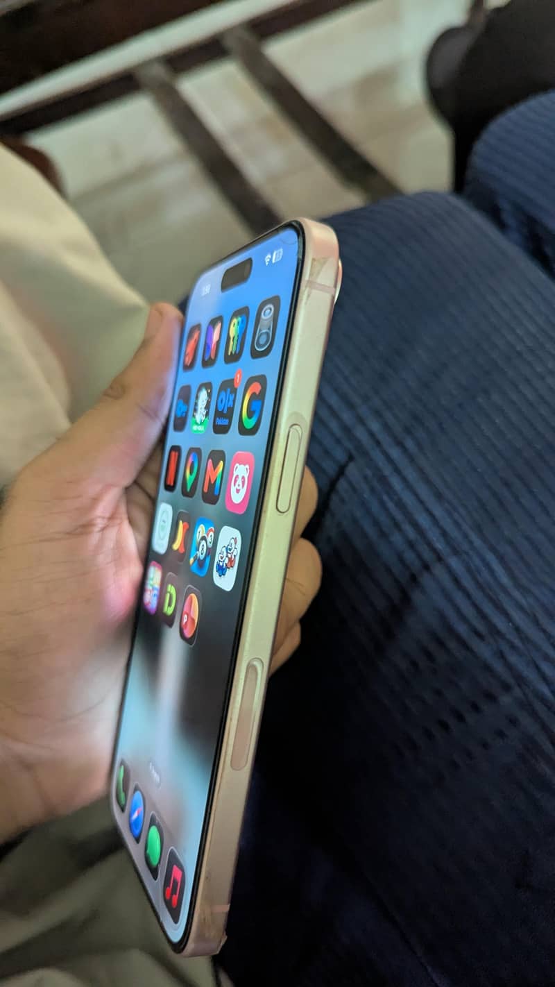 Apple iPhone 15 plus 4