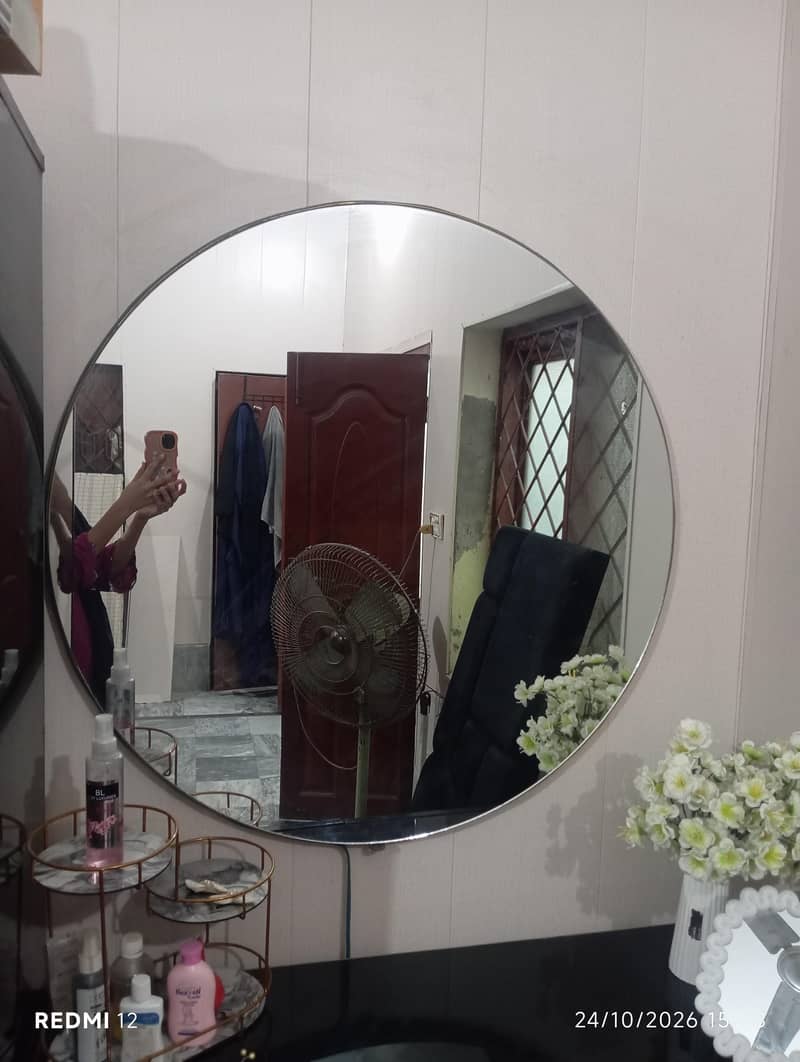 Dressing table mirror 0