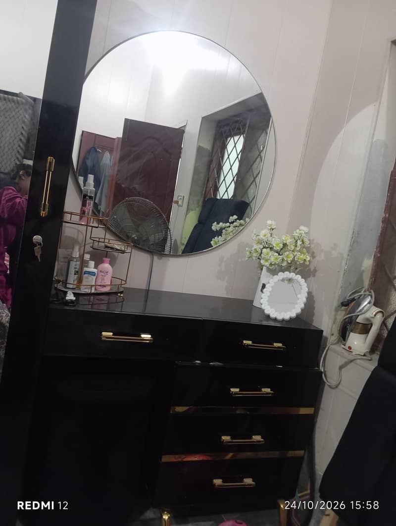 Dressing table mirror 1