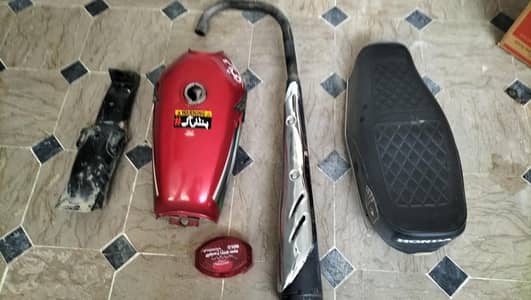 Honda 125 parts fuel tank Silencer seat. .