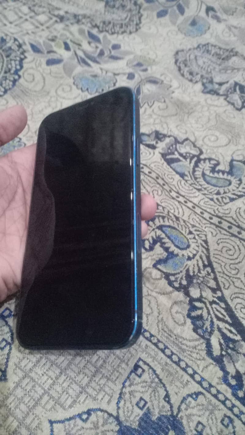 Apple iPhone 12 1