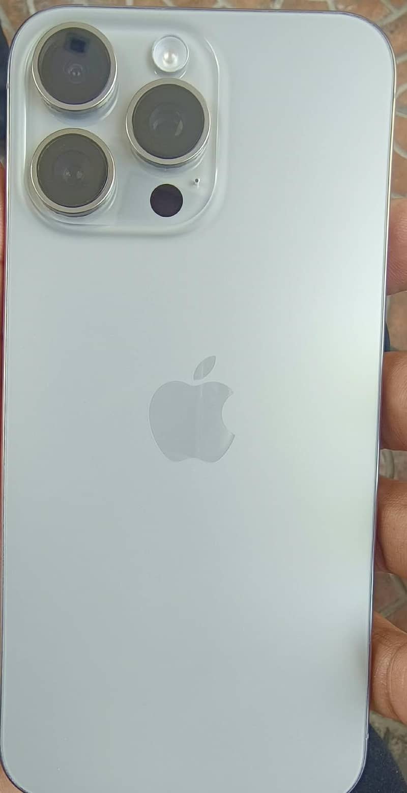Apple iPhone 15 Pro Max 2