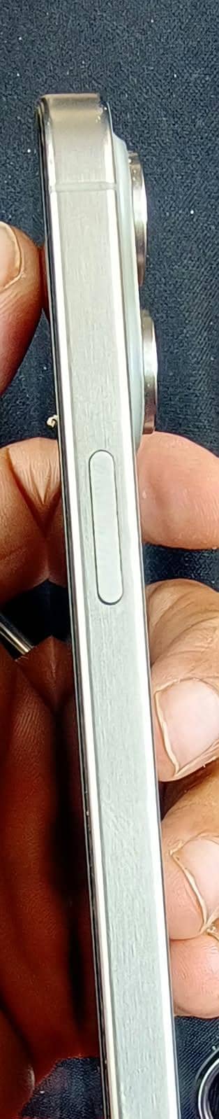 Apple iPhone 15 Pro Max 3