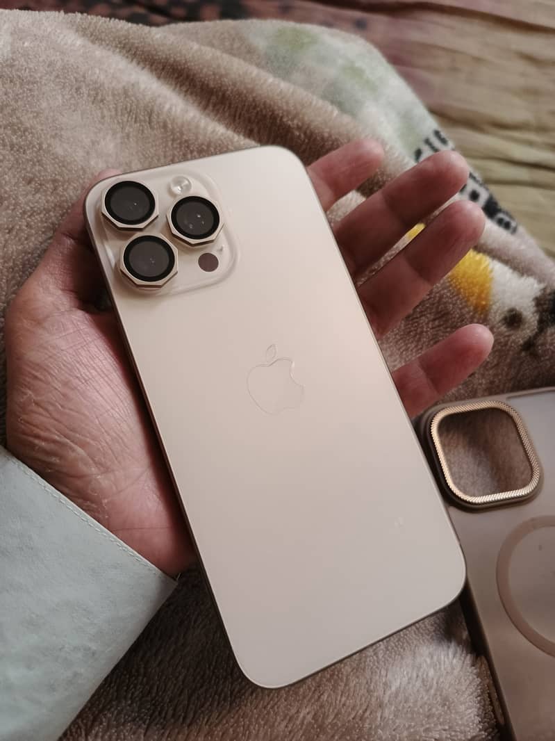 Apple iPhone 16 Pro Max 0