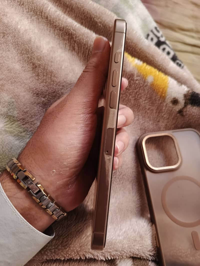 Apple iPhone 16 Pro Max 2