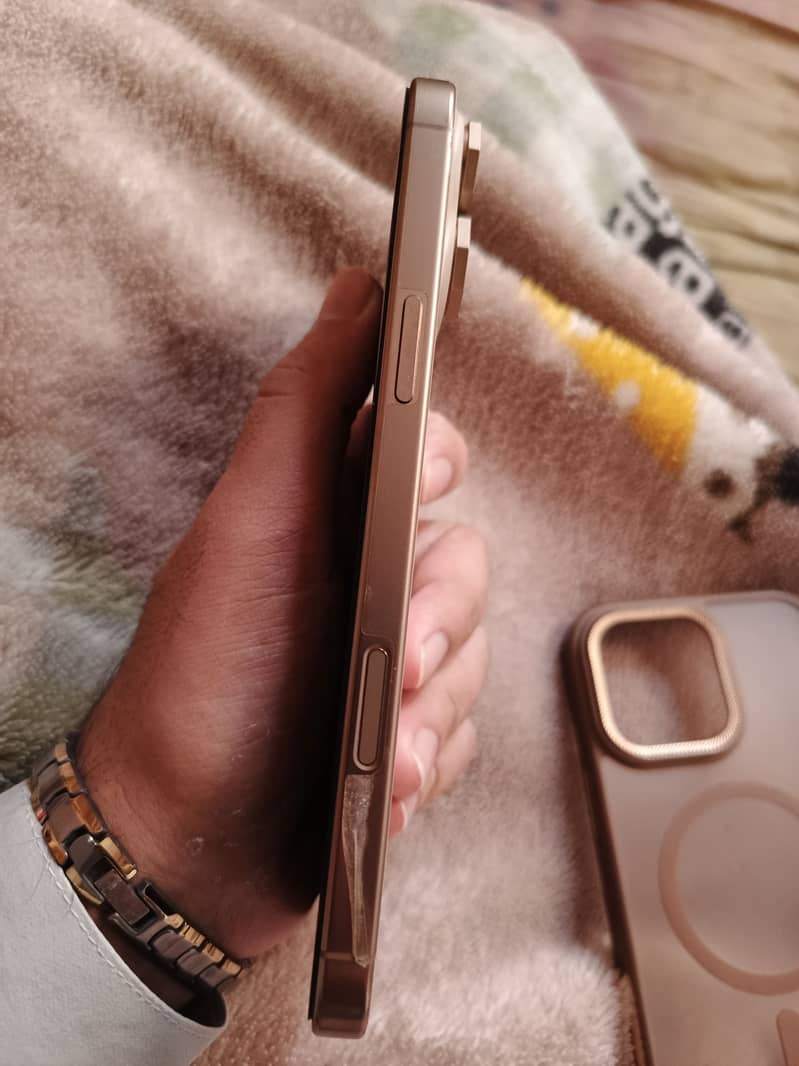 Apple iPhone 16 Pro Max 3