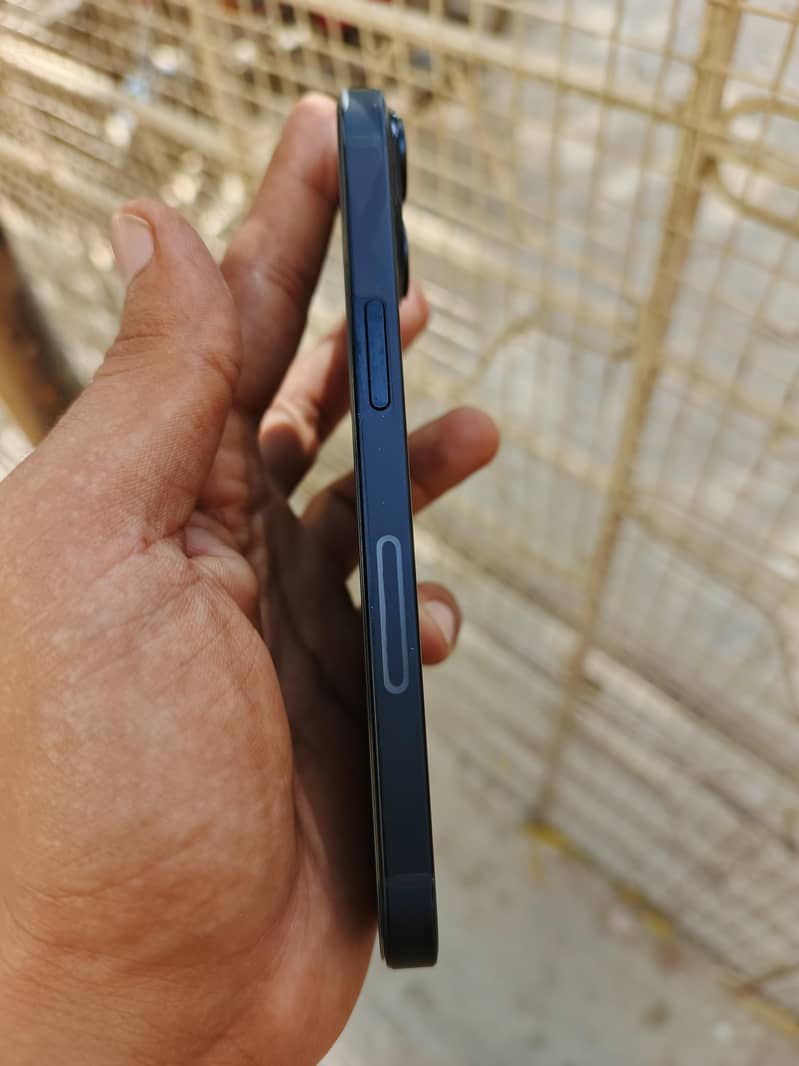 Apple iPhone 14 4