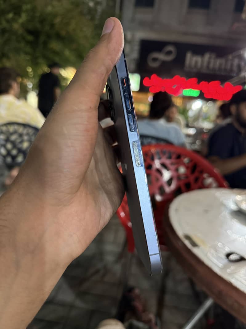 Apple iPhone 13 Pro Max 4