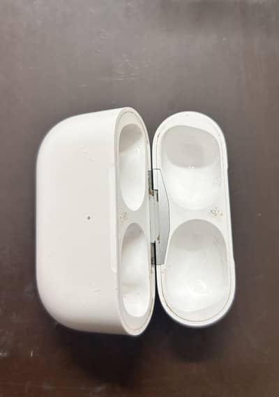Apple AirPods Pro 2 (2nd Generation) (charging case only)