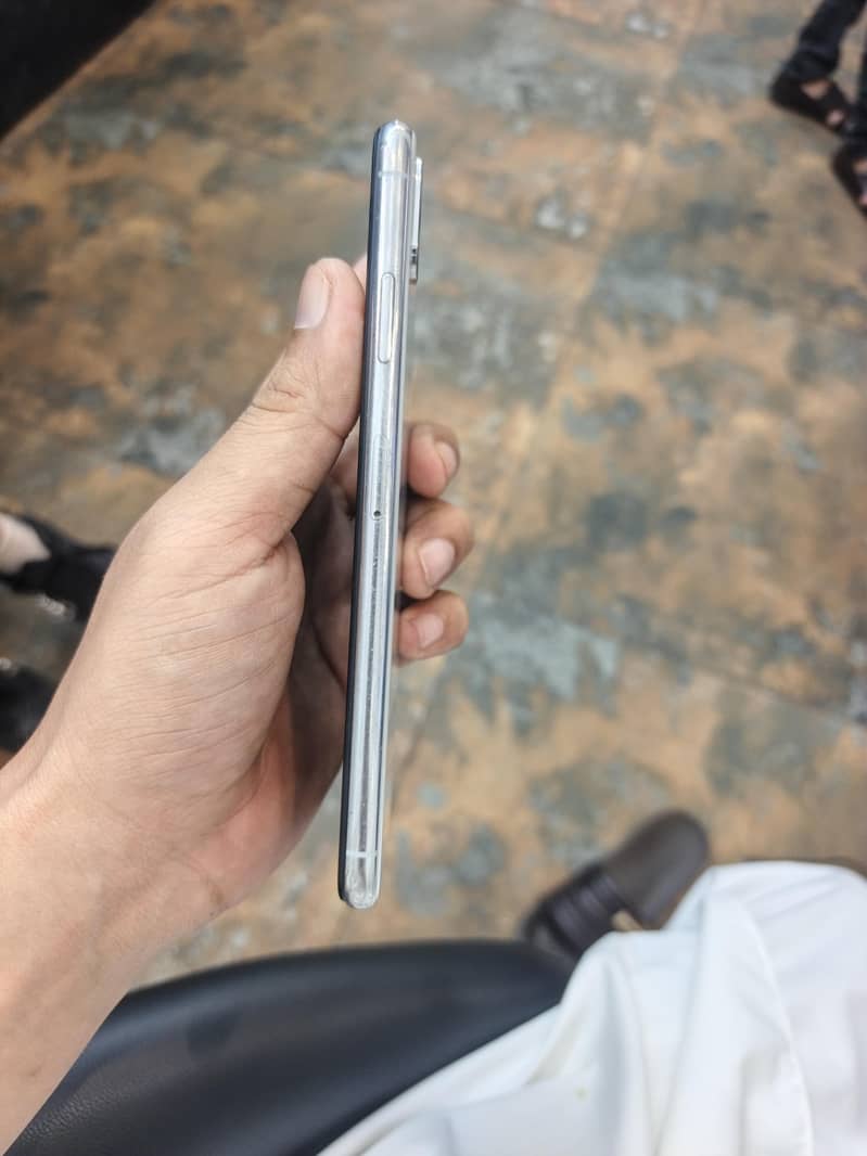 Apple iPhone XS Max 1