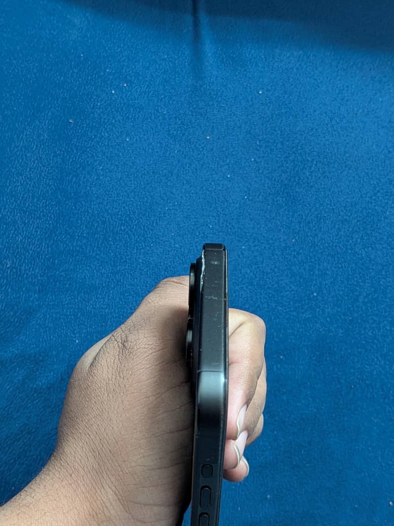 Apple iPhone 15 Pro Max 4