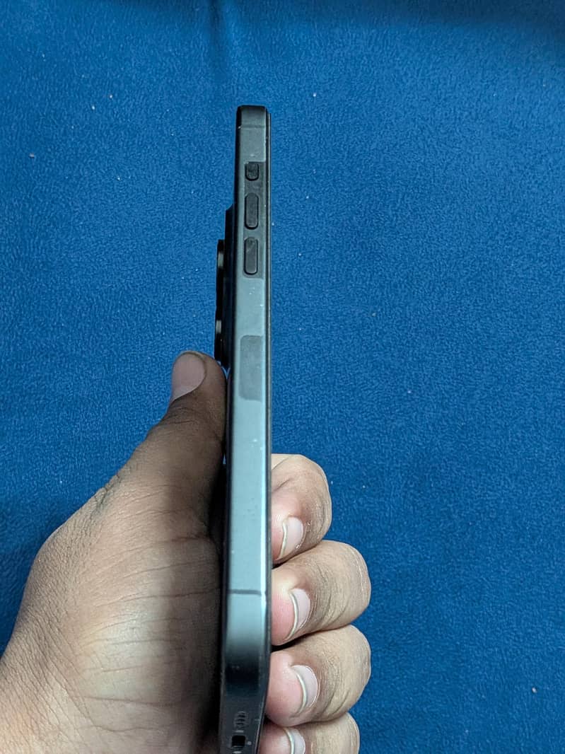 Apple iPhone 15 Pro Max 5