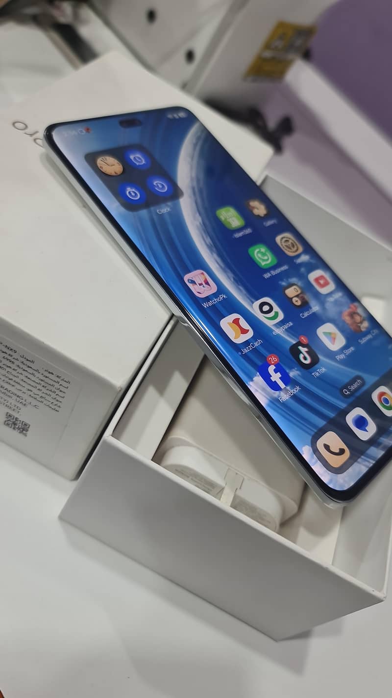Honor 200 Pro 1
