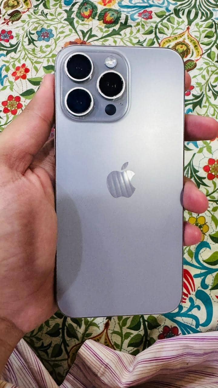 Apple iPhone 15 Pro Max 4