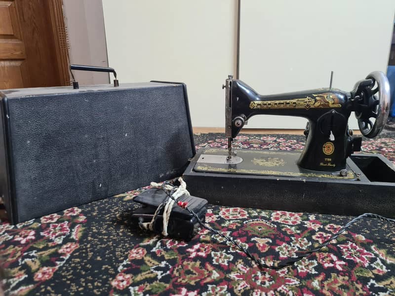 Singer Sewing Machine - Original 0