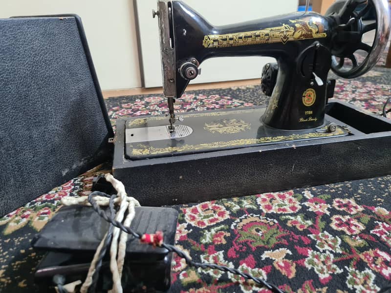 Singer Sewing Machine - Original 2