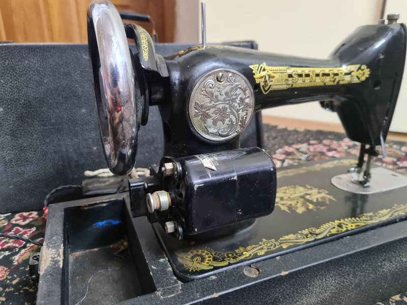 Singer Sewing Machine - Original 3