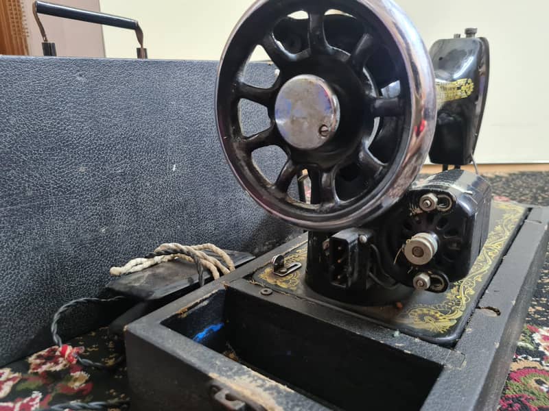 Singer Sewing Machine - Original 4