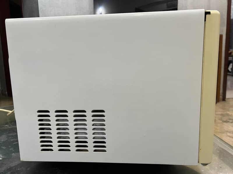 Dawlance microwave 11