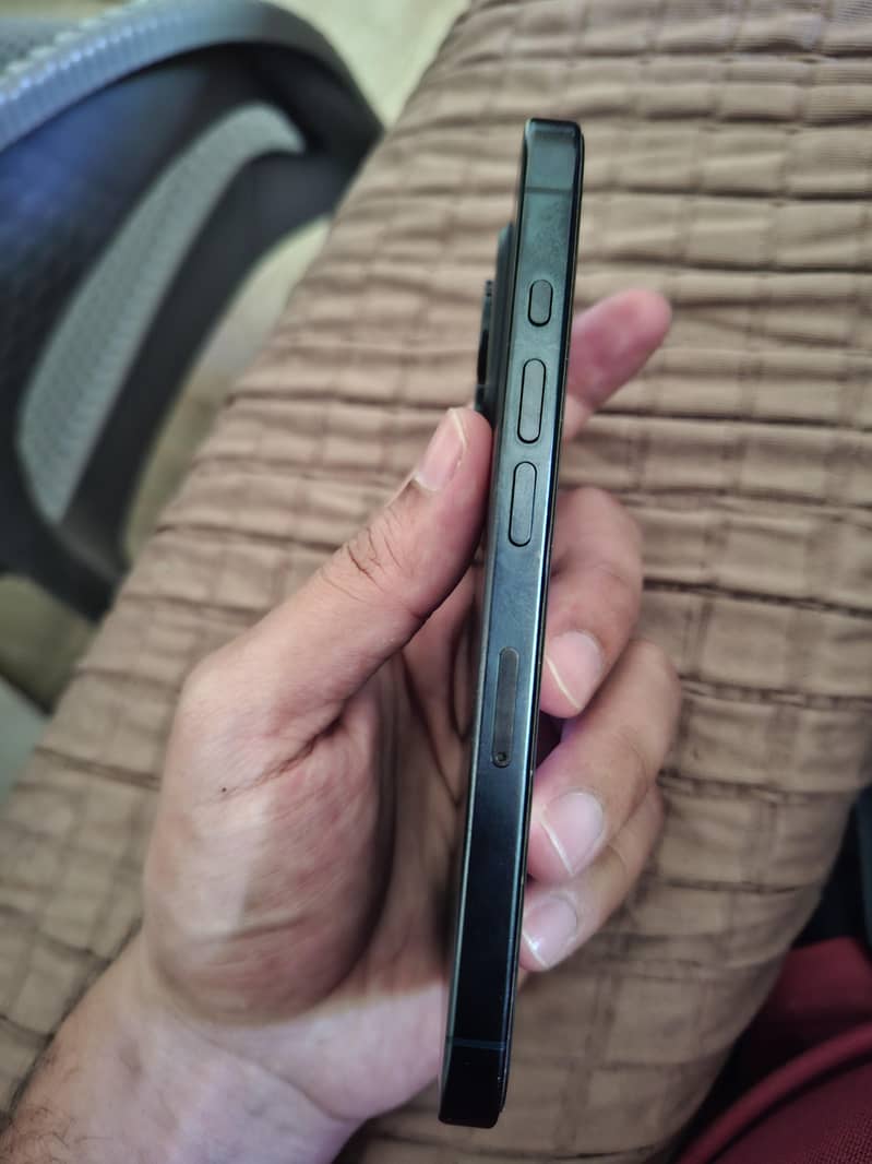 Apple iPhone 15 Pro 3