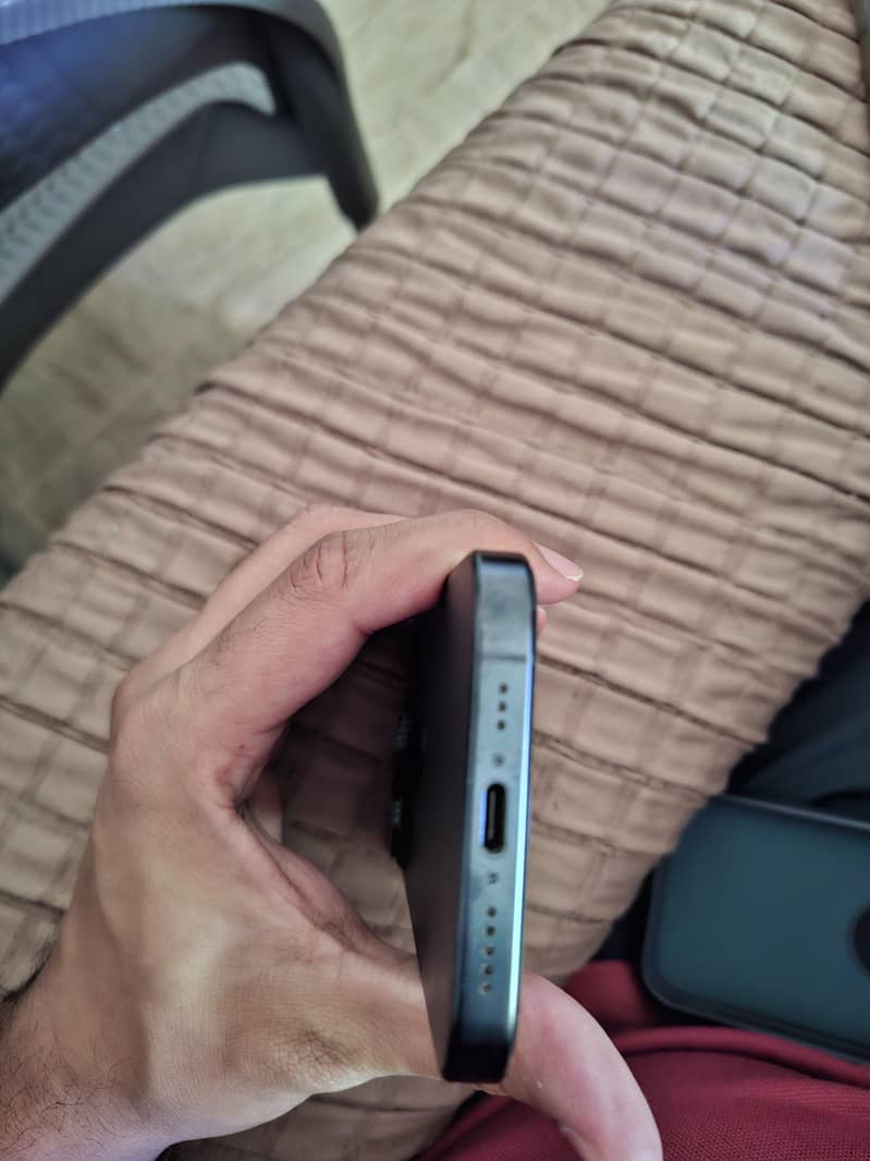 Apple iPhone 15 Pro 4