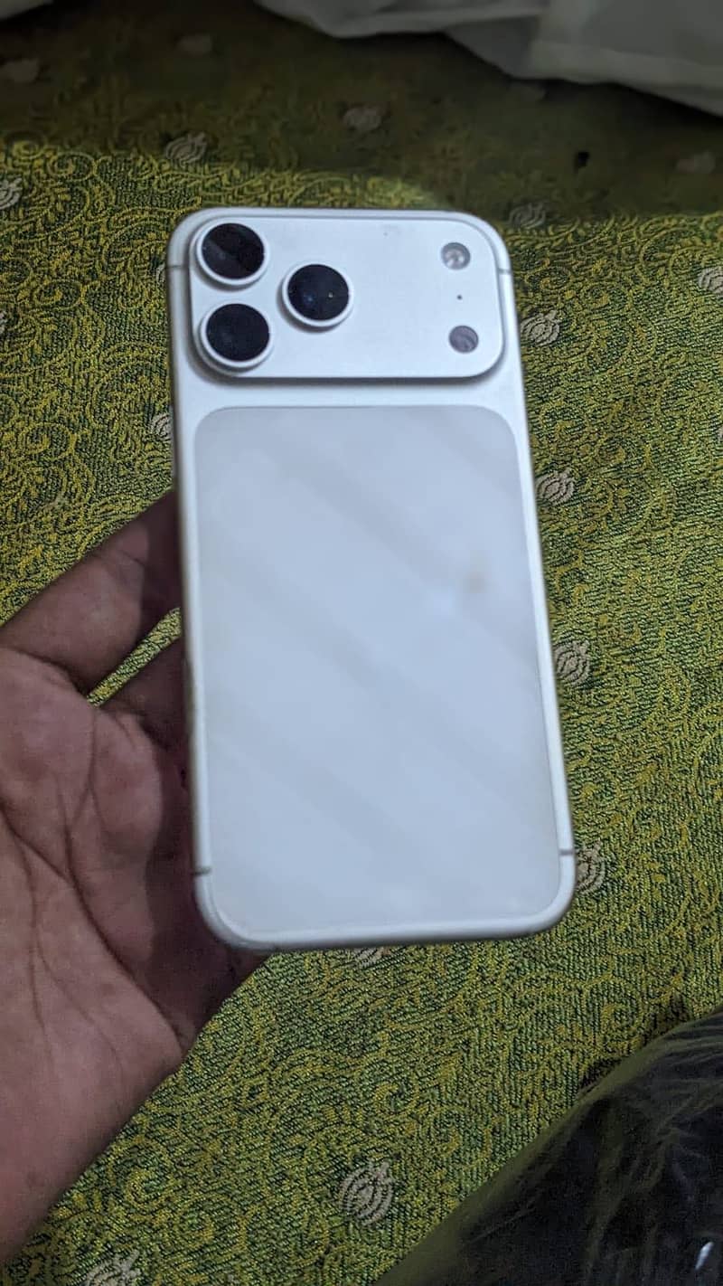 Apple iPhone 17 Pro Max 1