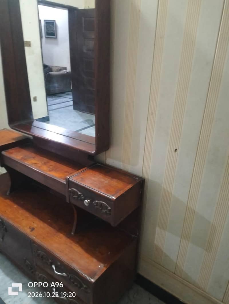 wooden dressing table 0