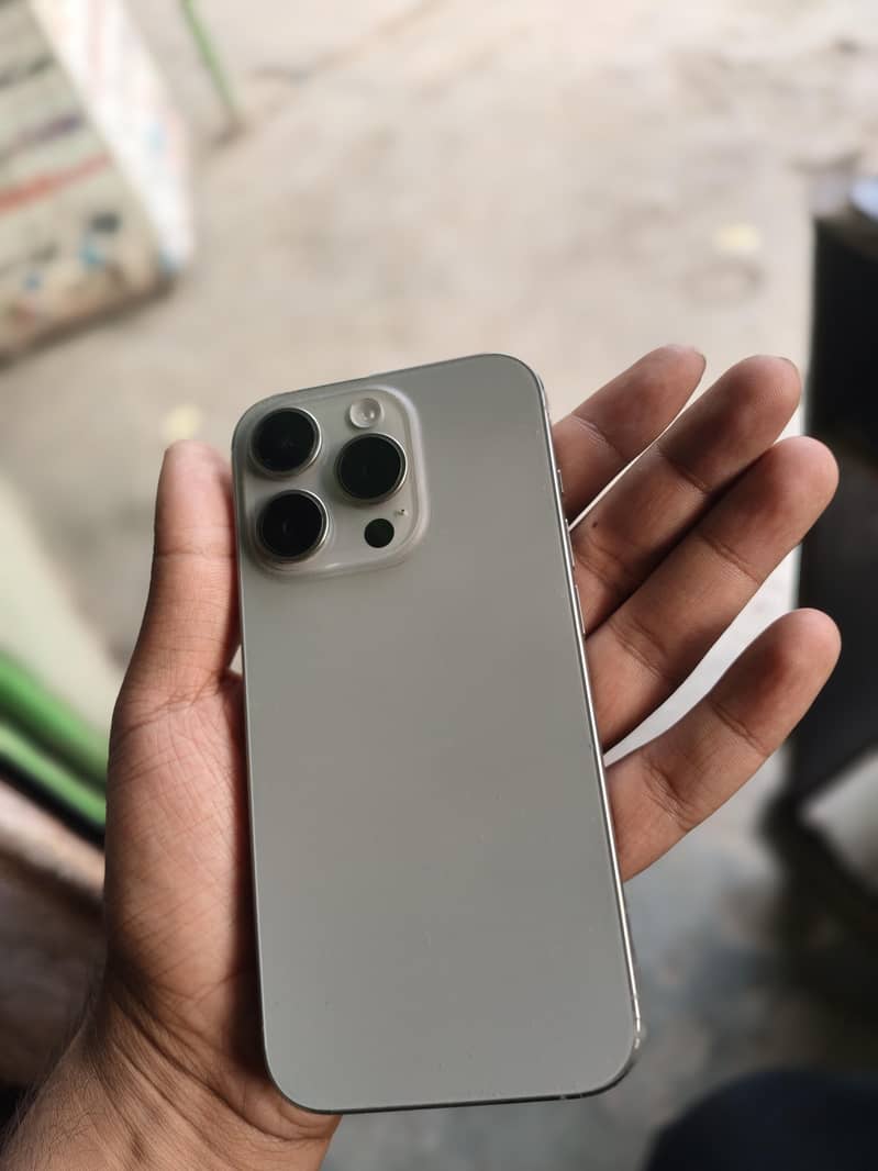 Apple iPhone 15 Pro 2