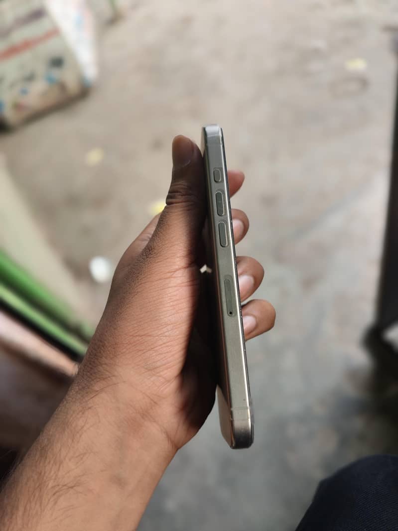 Apple iPhone 15 Pro 3