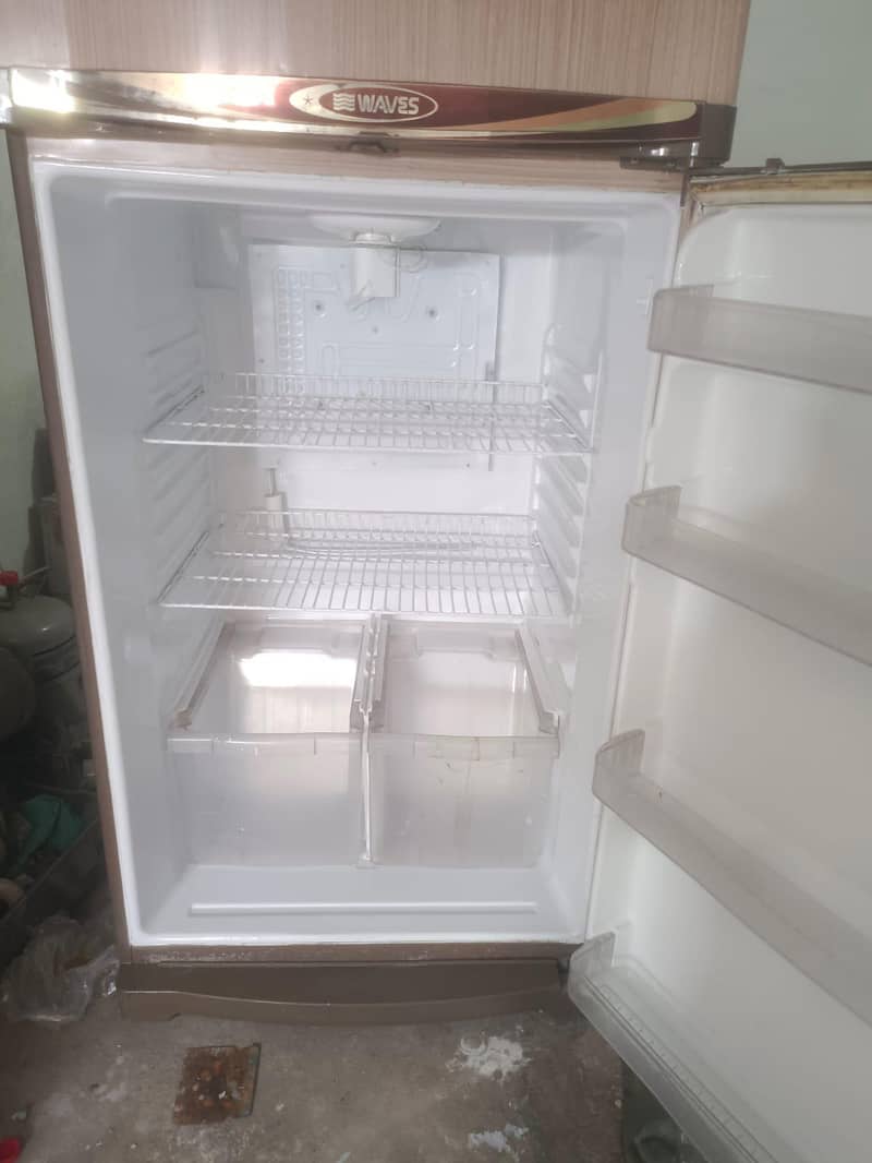Waves Refrigerator 6