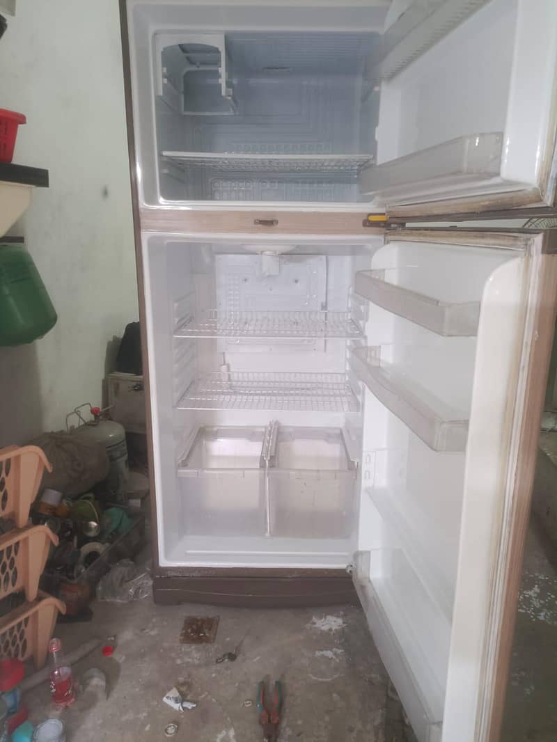 Waves Refrigerator 12