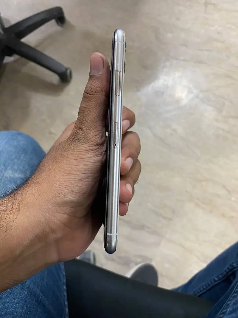 Apple iPhone 11 Pro Max 2