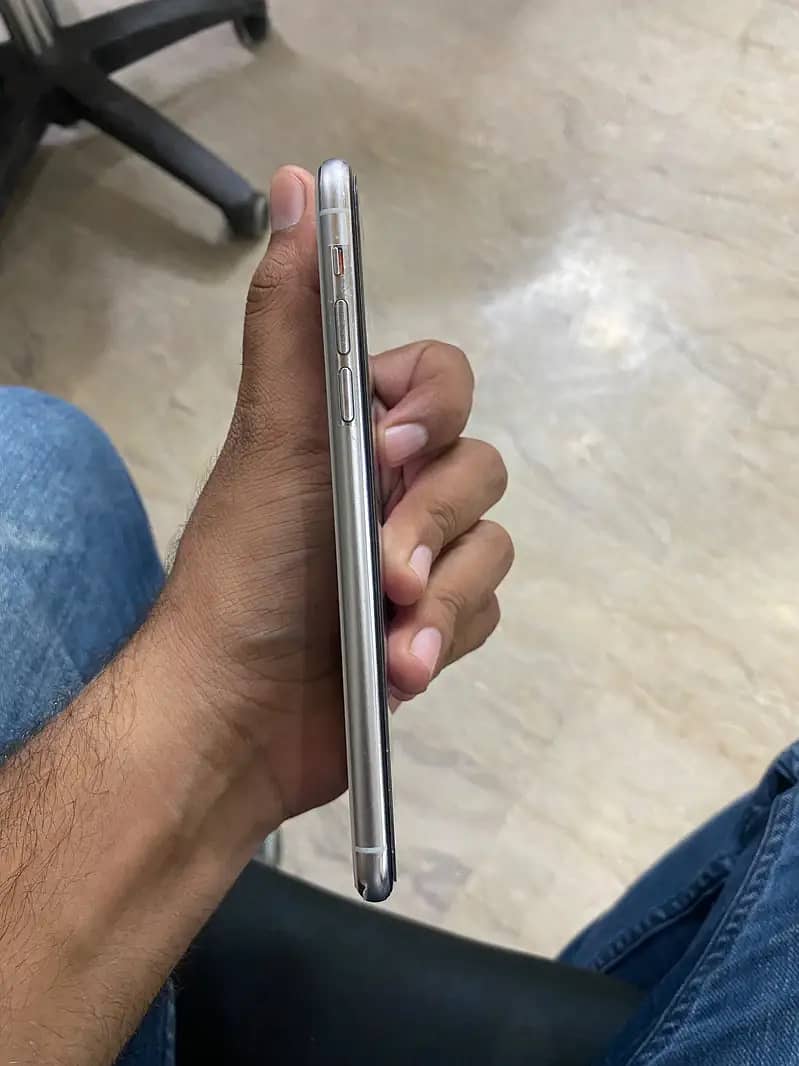 Apple iPhone 11 Pro Max 3