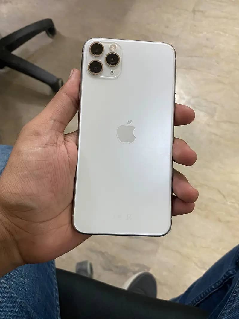 Apple iPhone 11 Pro Max 4