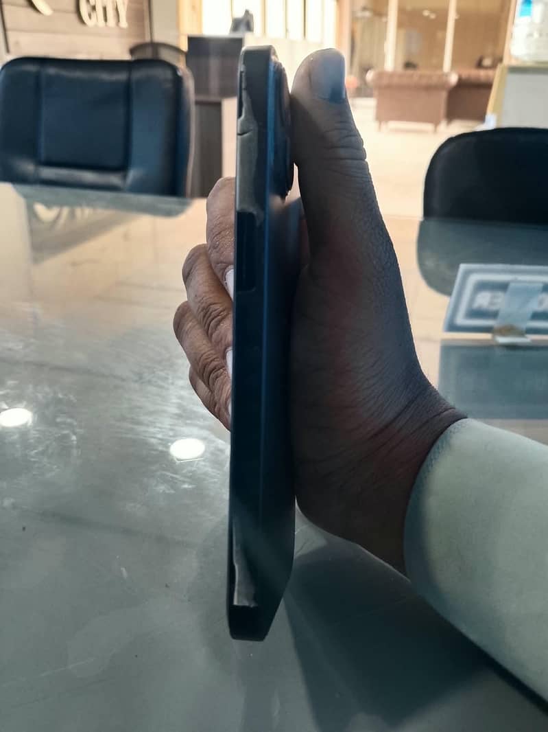 Apple iPhone 13 6