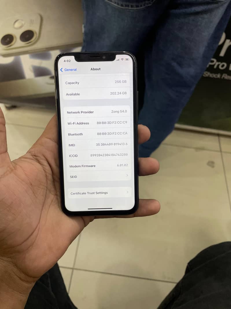 Apple iPhone X 3